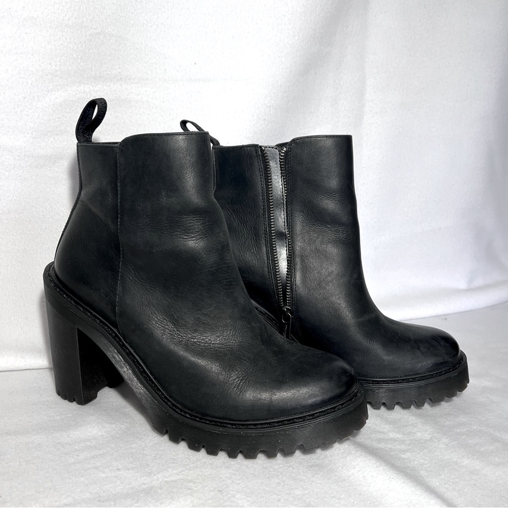 Dr. Marten’s Chelsea heel boots size 10